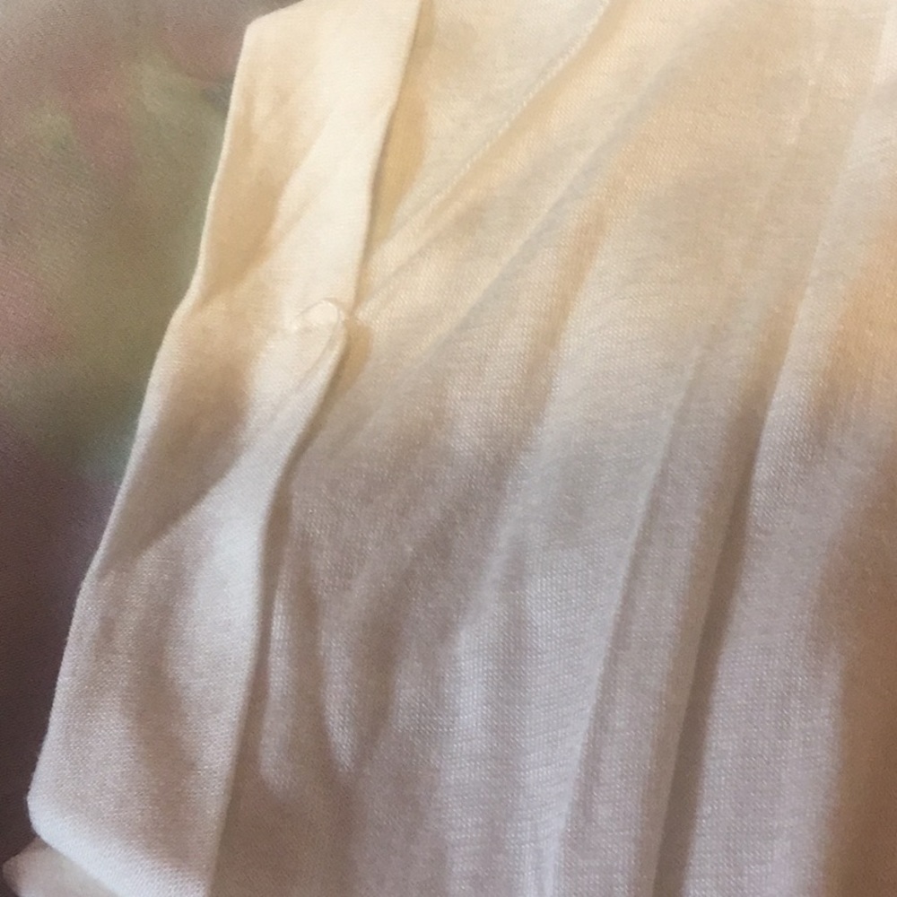 ❌DONATED❌Ivory Off White Graphic “Oops” Lips Print Tee Top - Picture 8 of 10